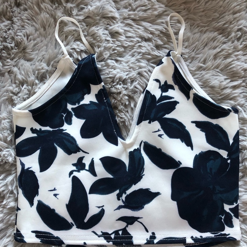 Crop top - Picture 2 of 4